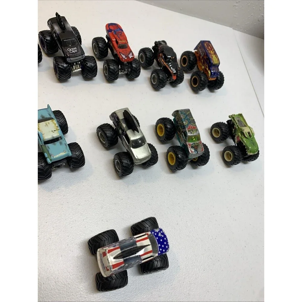 Hot Wheels Mattel 3D Monster Jam Storage Carrying Case With 13 Vehicles